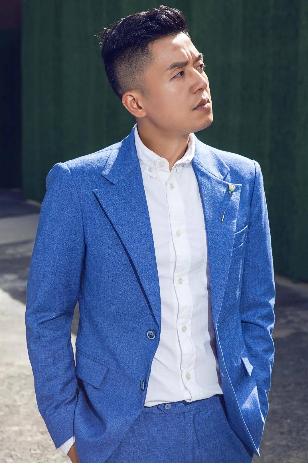 一周达人比格费西从传统媒体横跳新媒体用四川方言实现高效能商务裂变