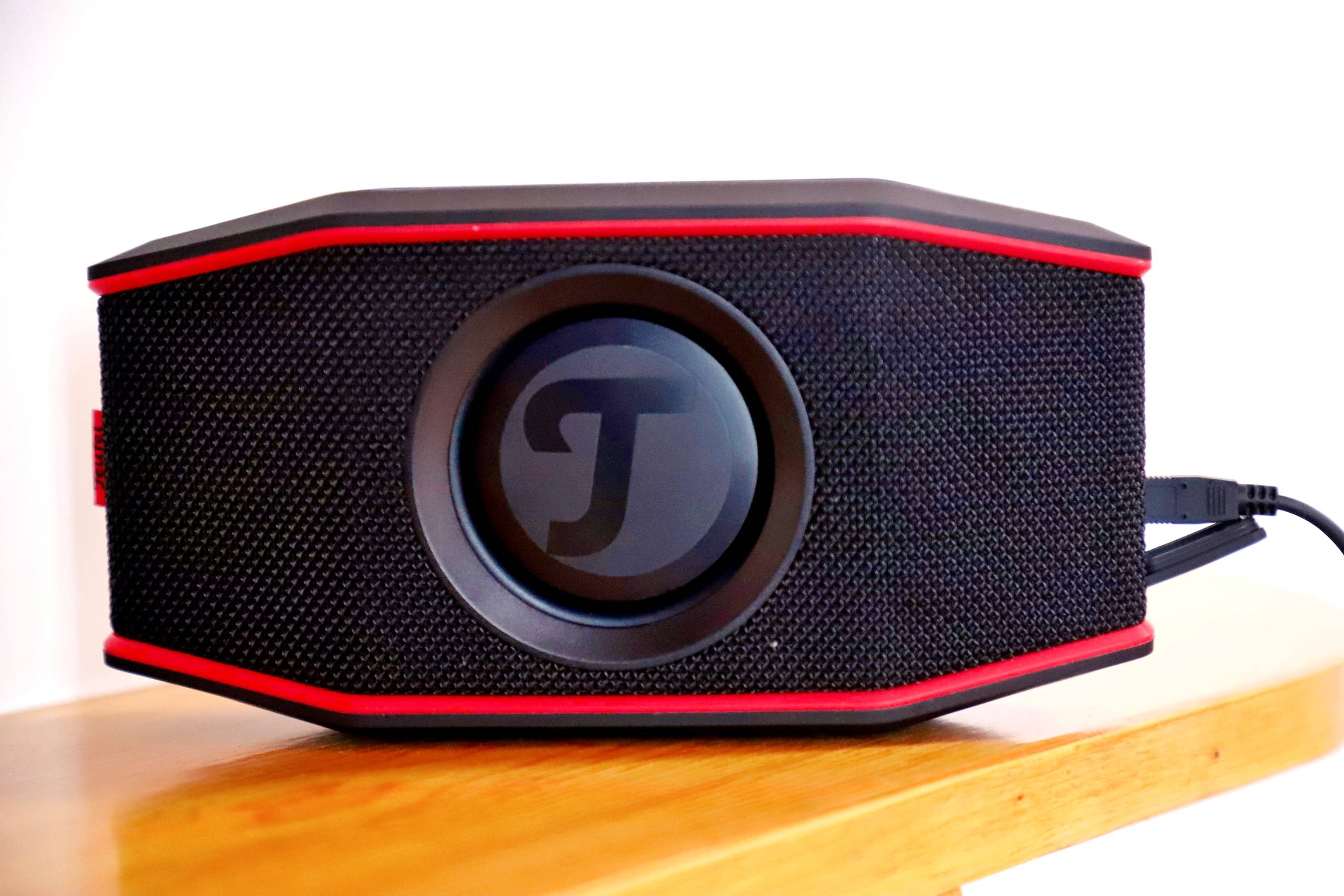 hifi音质,发烧级享受,teufel德斐尔小魔盒蓝牙音箱值得一探究竟_音响