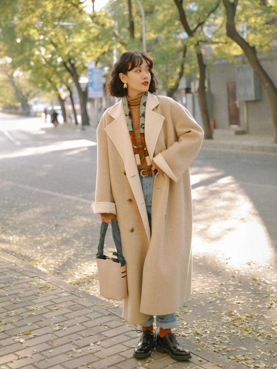 是属于 被法式穿搭造型惊艳了！毛衣搭配阔腿裤高级时髦，秋冬该这么穿