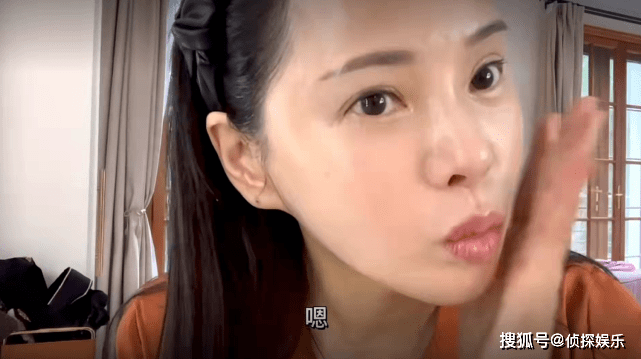 全素颜53岁伊能静分享护肤心得,自信展示全素颜,双颊略显松弛状态依旧