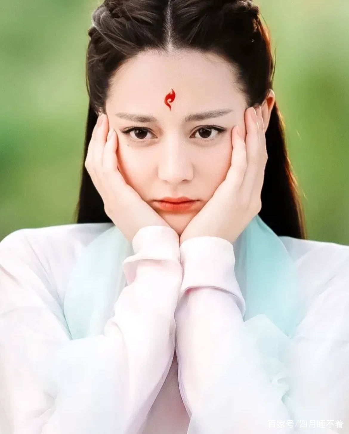 因为迪丽热巴的脸为什么不抗衰老？