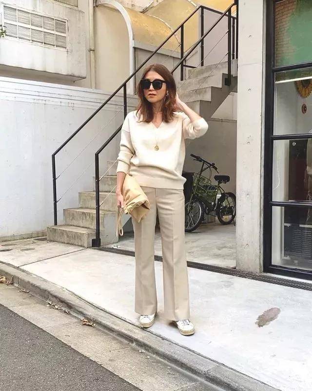 黑色 冬季针织衫怎么穿好看 这个博主的简约搭配法给你灵感