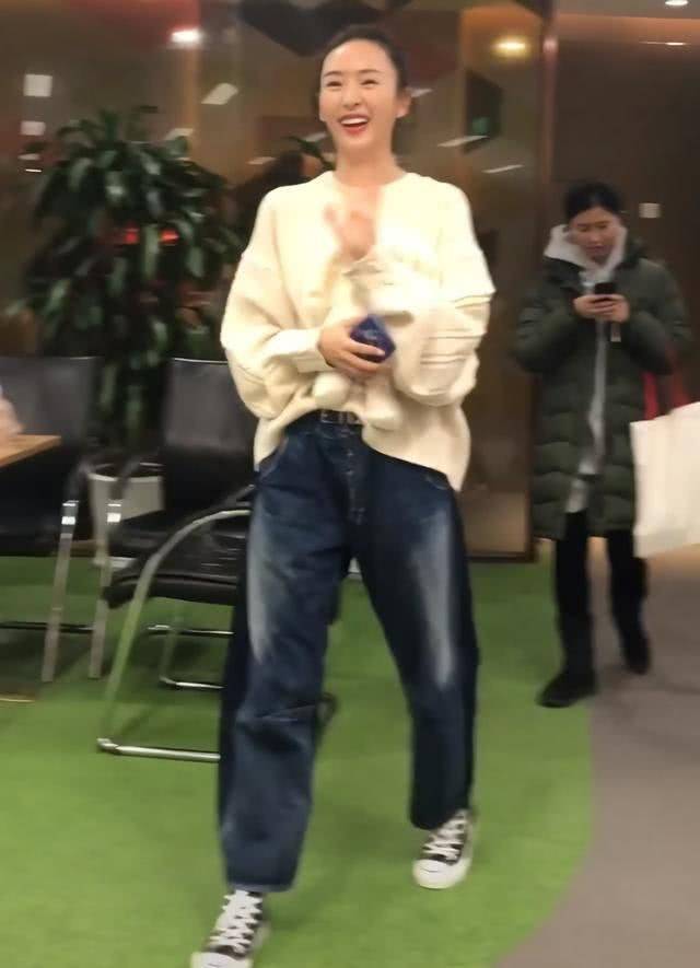 好友在乌镇偶遇童瑶的现场照，不修图脸土黄还很垮，比章子怡还老了？