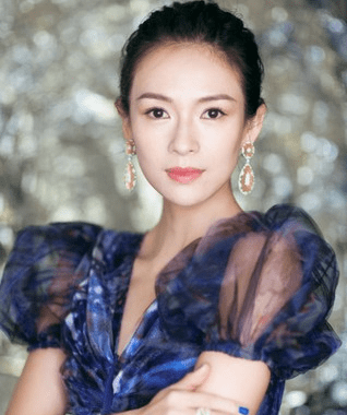 美人 章子怡被称之她为东方“美人坯子”，10衣服展示她不仅美还会穿