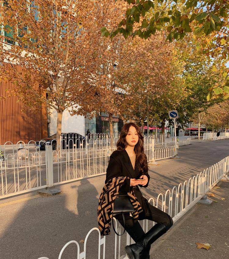 大衣 小飞袖设计的双面呢大衣,手感细腻软糯,层次感丰富