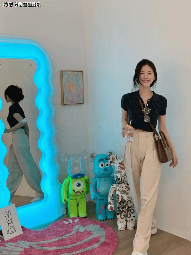 角色|赵露思私服有点意思，小个头居然穿出“九头身”，网友却表示不服