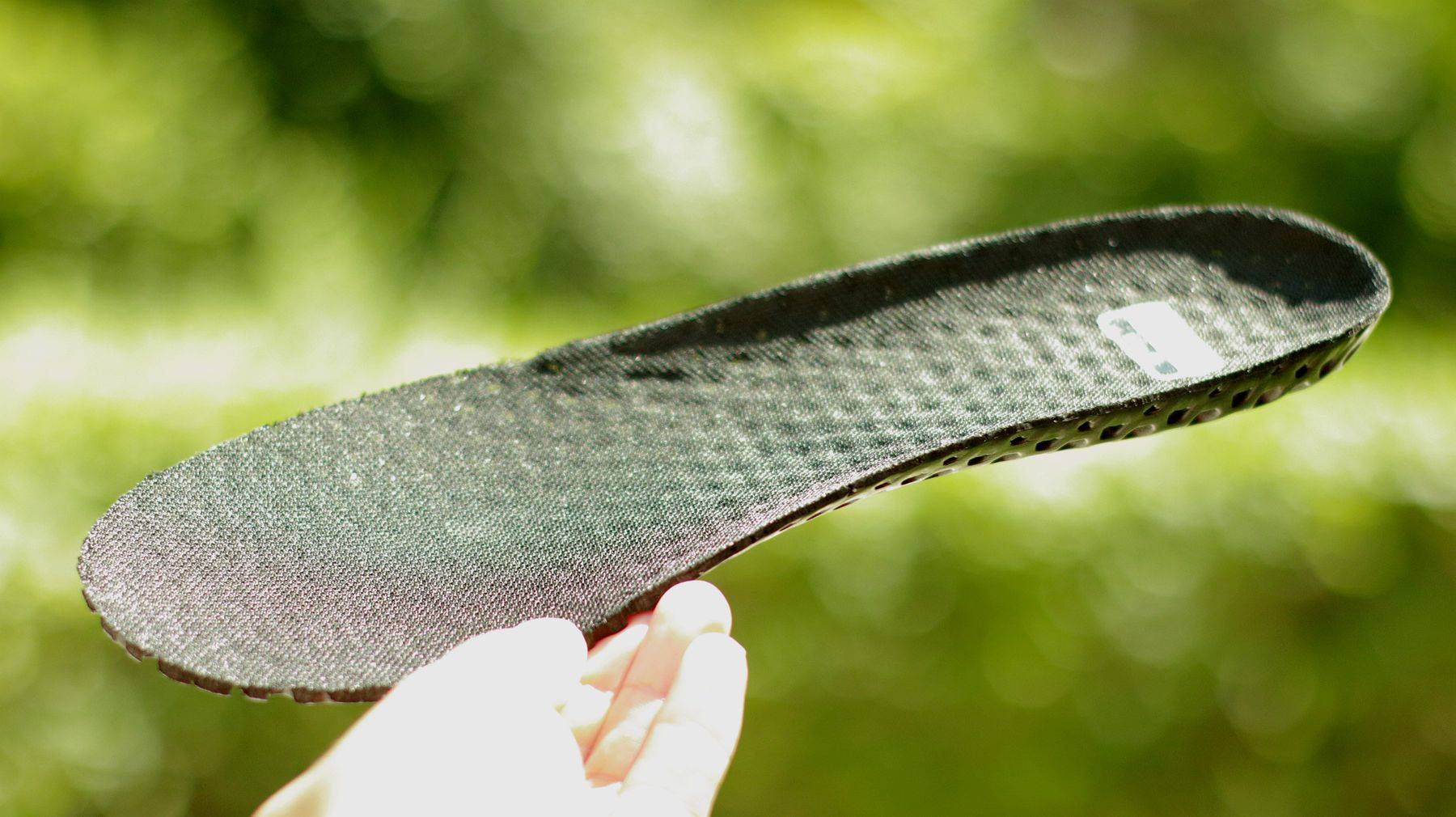 细节 比起踩屎感，我更喜欢袜套式，一双鞋才十几元却给你快乐脚感