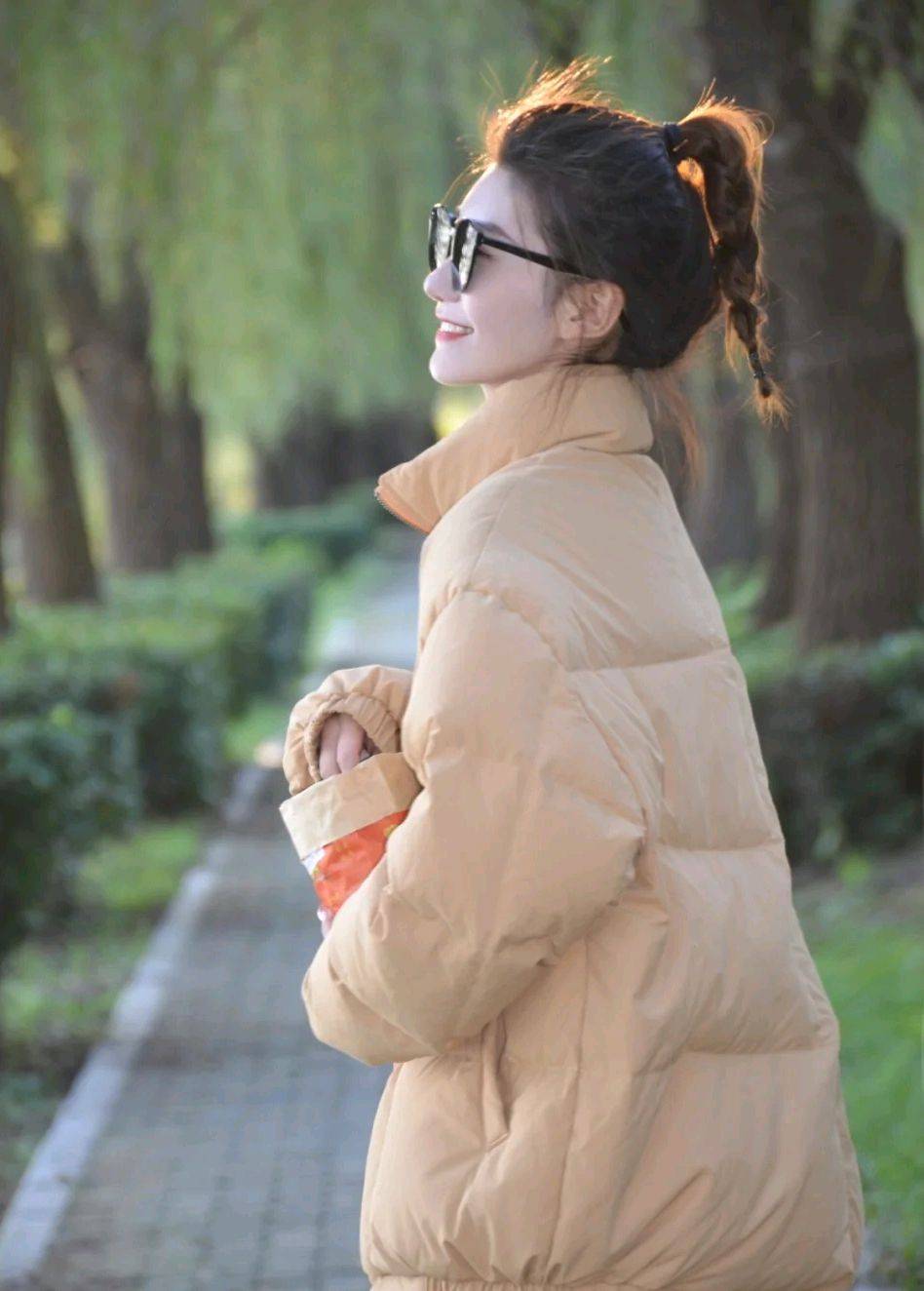 颜色 不要只会穿上一身黑过冬,可以尝试别的颜色,增添活力与温暖