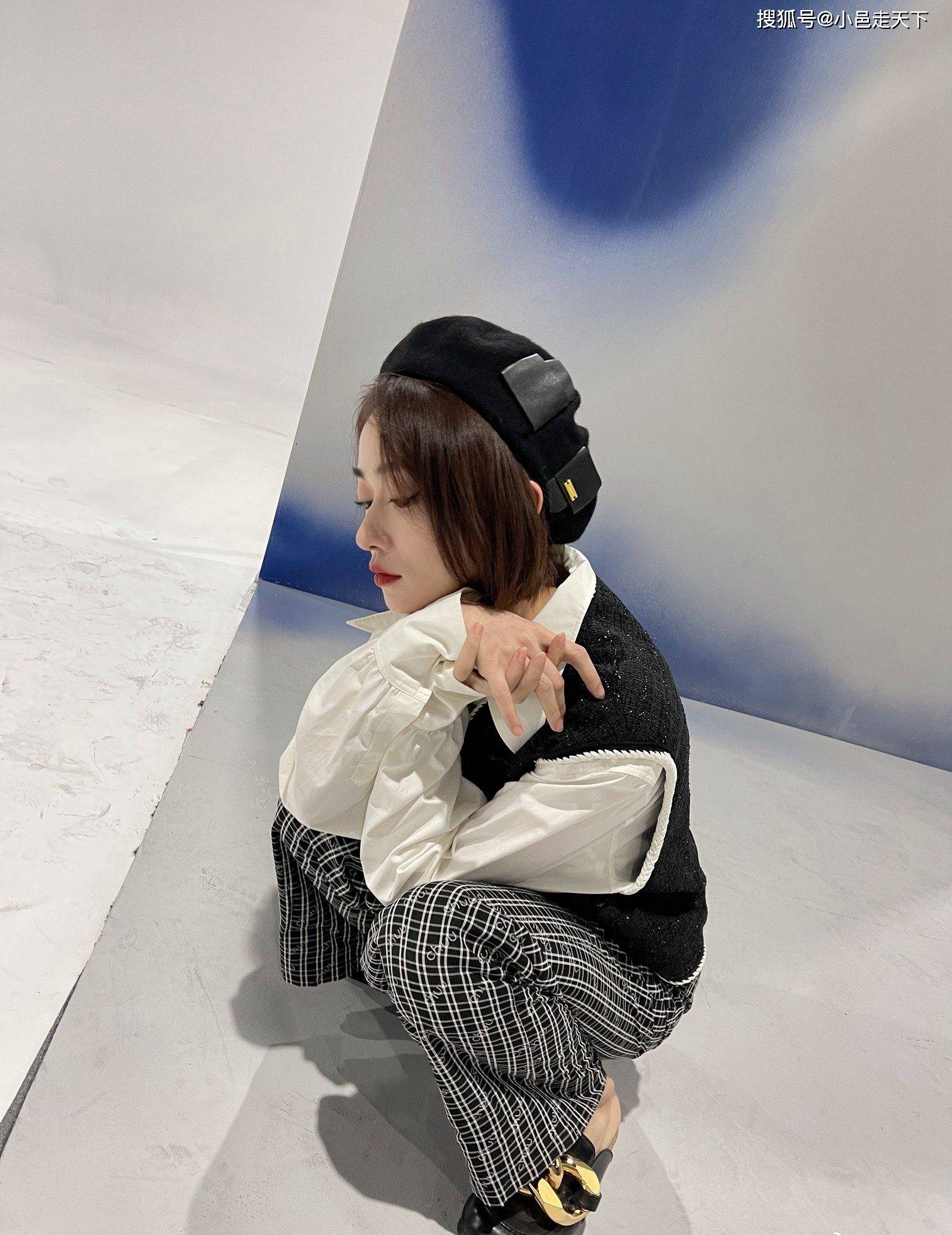 长裙 吴谨言条纹长裙性感写真