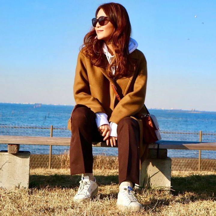 黑色 冬季针织衫怎么穿好看 这个博主的简约搭配法给你灵感