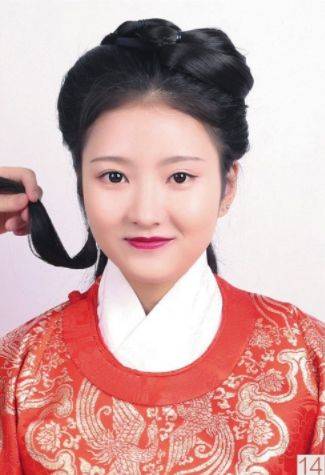 假发明代造型：贵夫人堆砌盘发造型