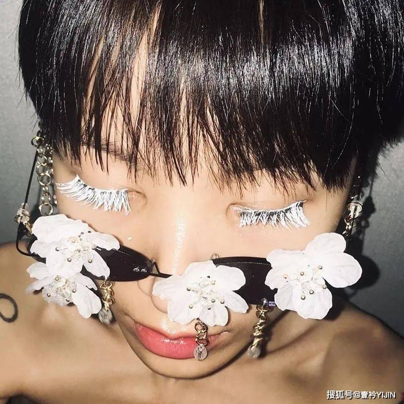 怎样可以让眼镜不花 3e0ca4889ad547e0844a8fbb17dcd235.jpeg