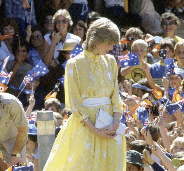 黑色 当戴安娜和梅根“撞衫”，谁的穿搭更优雅？儿媳裙装更单调