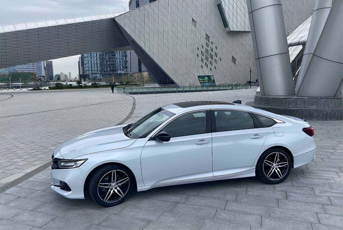 试驾全新雅阁锐·混动 由外而内的进化带来哪些新感受?