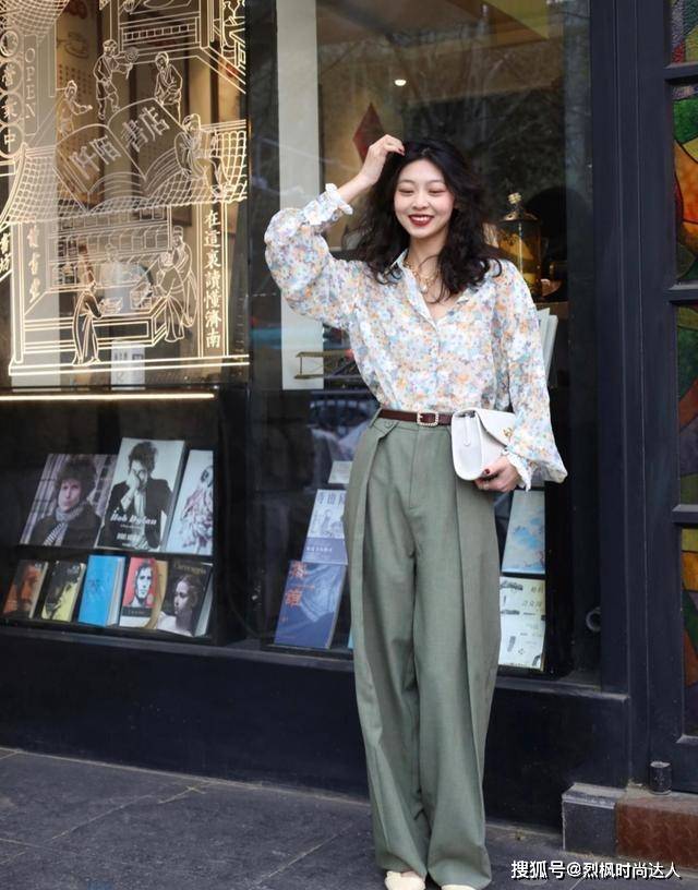 个性 被花衬衫“圈粉”了！被人们嫌弃老土的它，上身效果原来这么美