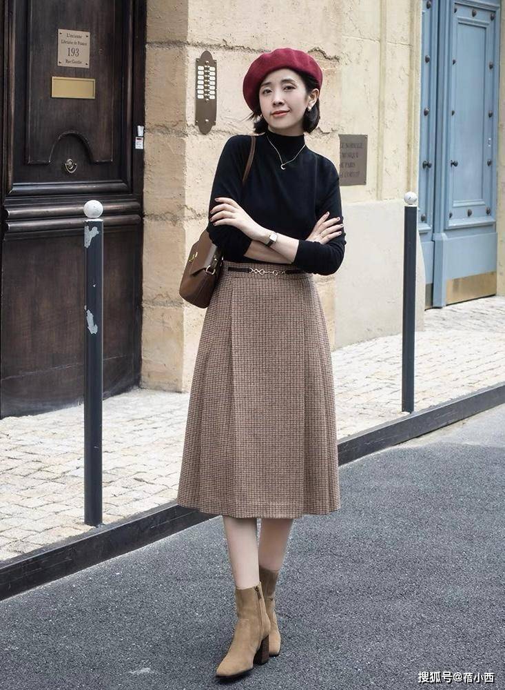 上装 女人年过40别穿得太老气，建议多穿“半身裙”，搭配毛衣高级优雅