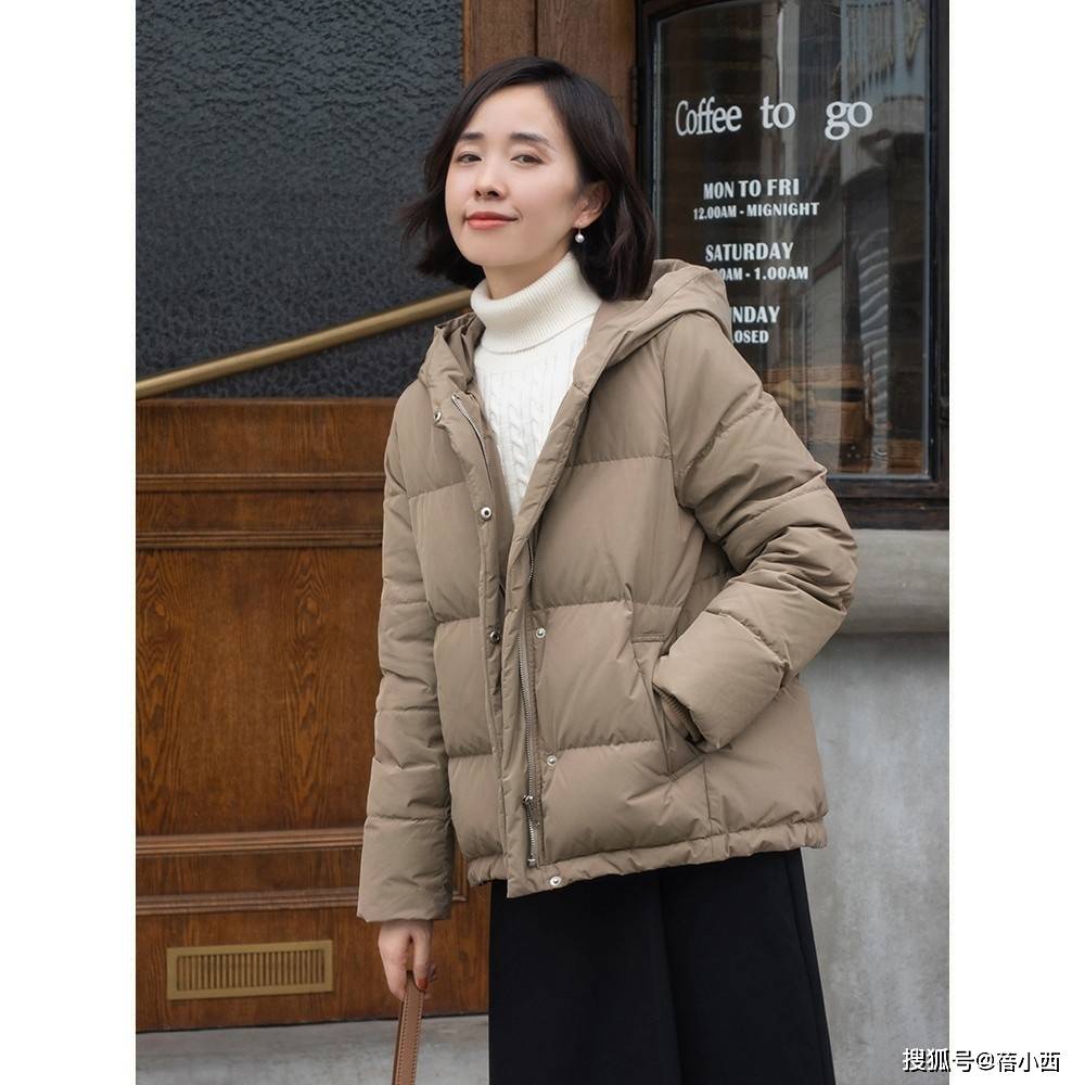 服装 奔三奔四的女人,秋冬多穿“毛衣”,漂亮的款式和版型,都选好了