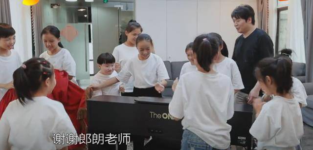 因为|郎朗的新综艺播出，免费给贫苦农村孩子上课，还资助赠送上万钢琴