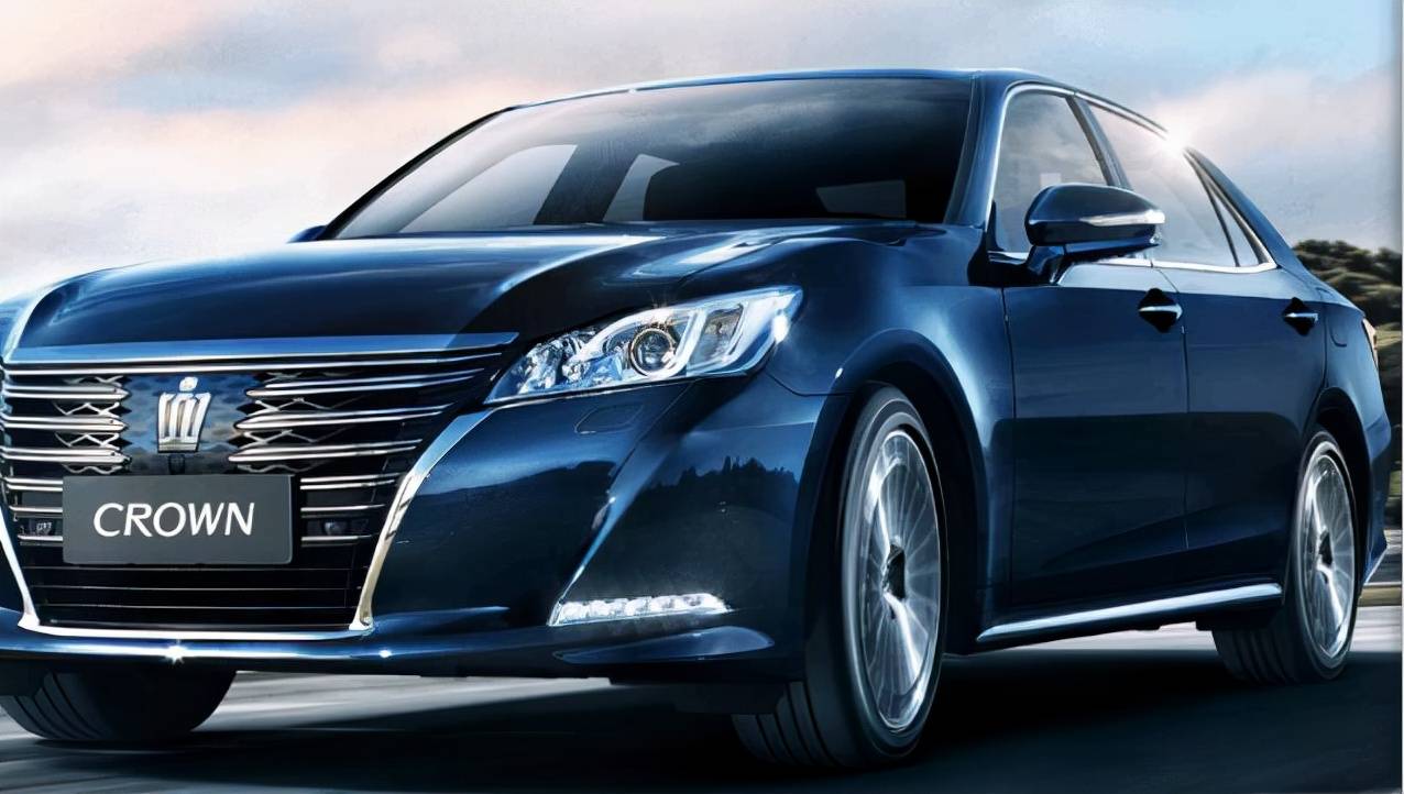 皇冠重回丰田 定位轿跑车型 近5米车长 2.5l混动