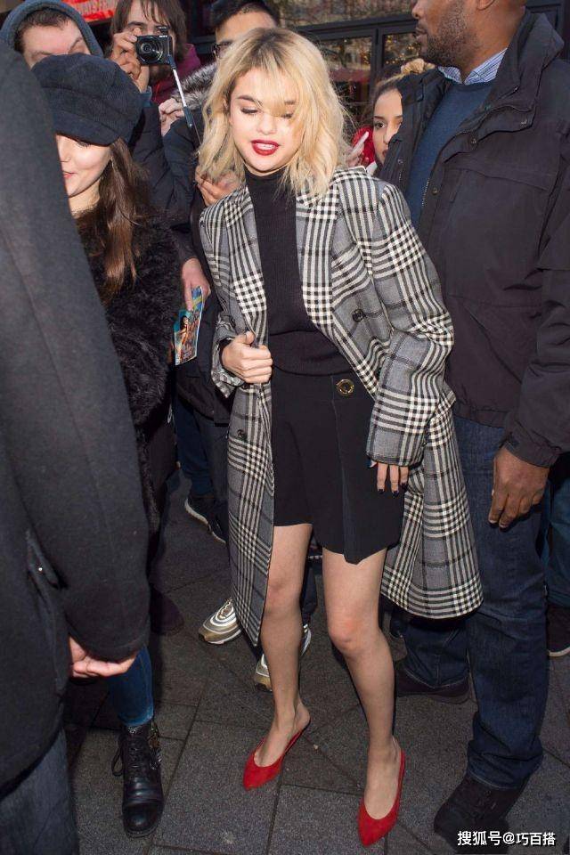 身材 赛琳娜终于开窍了！穿衣风格又酷又纯欲，简直就是小个子的天花板