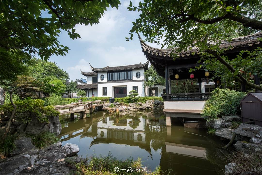 苏州富翁蔡少渔的私家花园，因明代古松而得名，虽然冷门但很精致