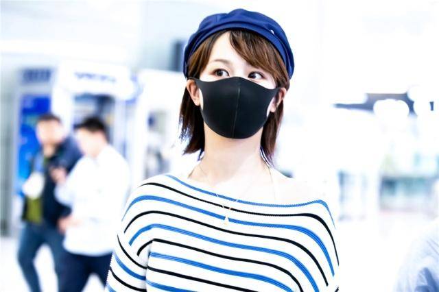 条纹 杨紫瘦下来真任性,条纹衫配拼接裙穿出满满少女感,直接美回18岁