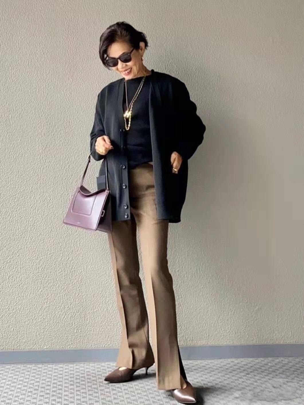 重心 这才是奔六女人该有的冬季打扮,不显老不扮嫩,1米53也能很大气