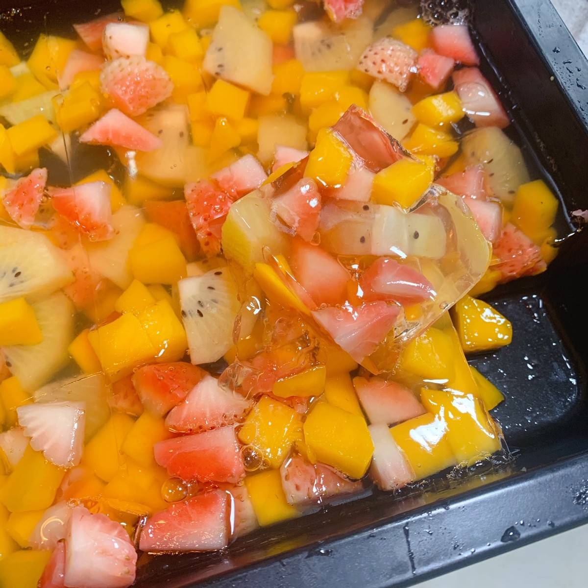 步骤|别给孩子买果冻吃了，教你做“缤纷水果冻”，口感酸甜，清香味美