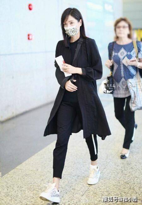 身材 47岁的杨恭如到了大婶的年纪,却还是少女身材,照样会穿又高级