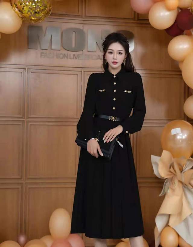 职场 辛芷蕾参加弟弟婚礼，看到照片一个细节后，网友都赞她是高情商