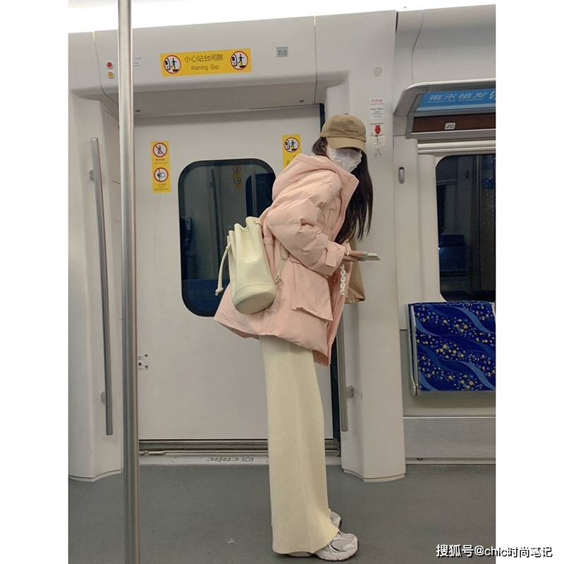 氛围 棉服两件就够，一件菱格纹瘦出新高度，一件美式棒球服野出新圈子