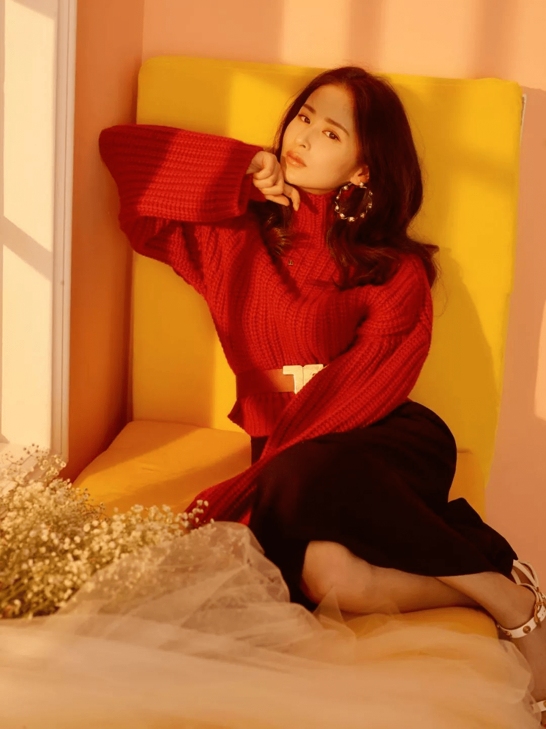 颜色 颖儿虽然身上没肉,但与日本女人并肩,却美得很有高级感很有气质