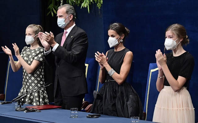 头发 西班牙索菲亚二公主首次盘起头发!纱裙太梦幻,赢了大公主的童装