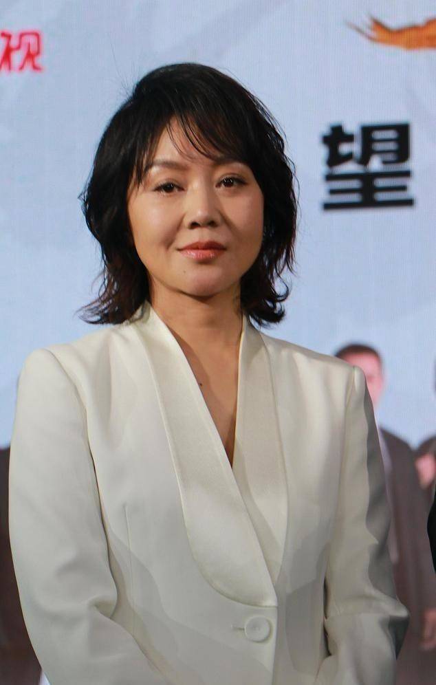 原创闫妮是偷偷胖回来了吗,高清镜头下,脸盘子圆不少,但气质依然在