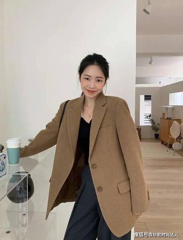 颜色 肤色偏黄偏深的女人，这些颜色的“衣服”尽量避开，显黑还显廉价