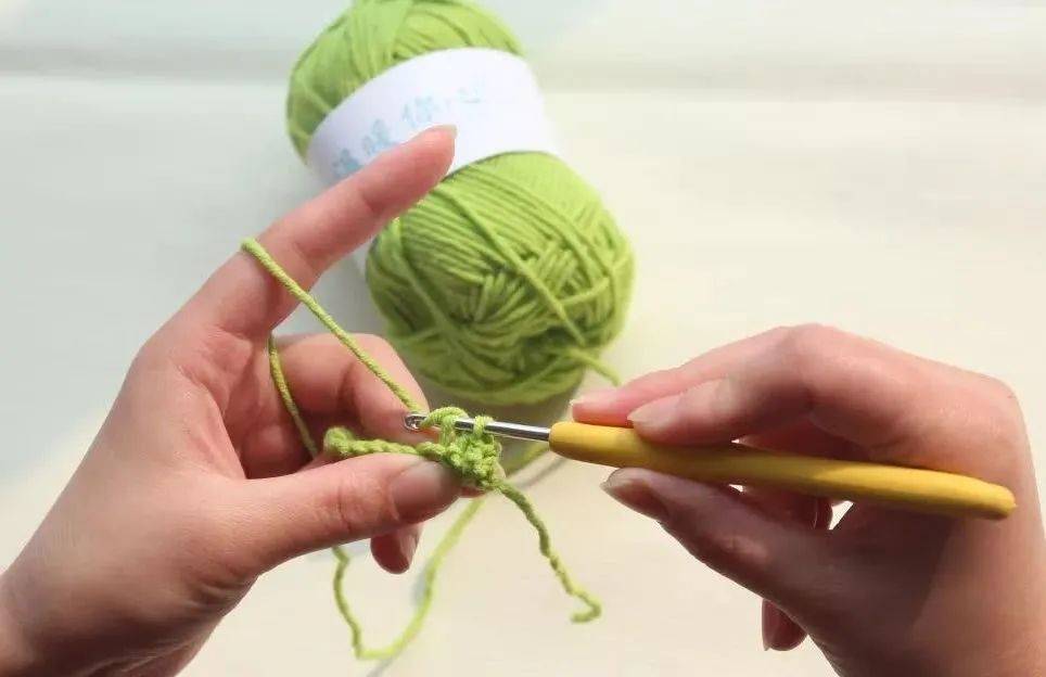 今日霜降抵御秋寒你还差一件传统又现代的海派非遗毛衣