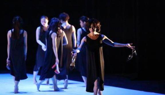 父亲|遭各大卫视卸磨杀驴，所有节目均被停播，到底是谁让金星闭上了嘴