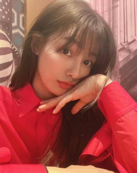 设计 《扫黑风暴》思思晒美照，穿着时尚飒爽，秀出完美的御姐范