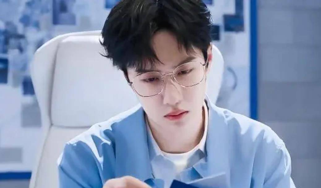 演技|《野蛮生长》赵丽颖和实力派演员共同参演，终于不合作流量演员了