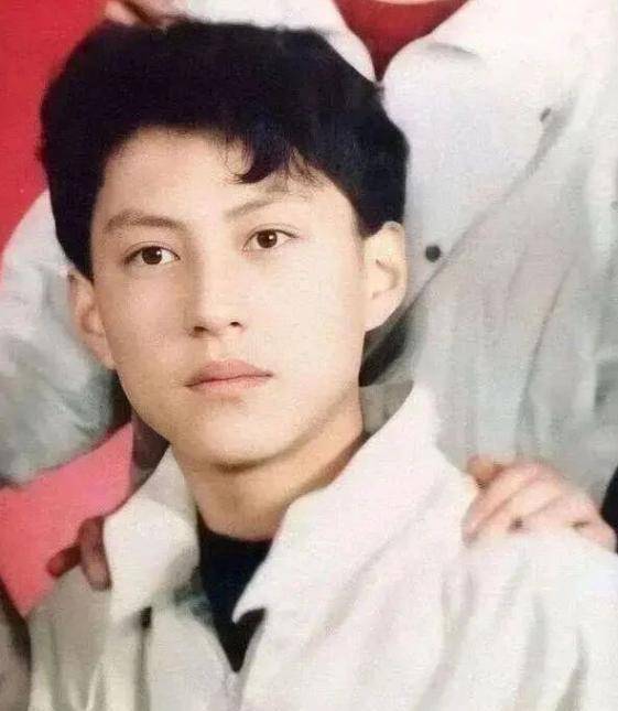 角色|首播收视第一!靳东又抽到王炸,他的“干部风”有多百试不爽?