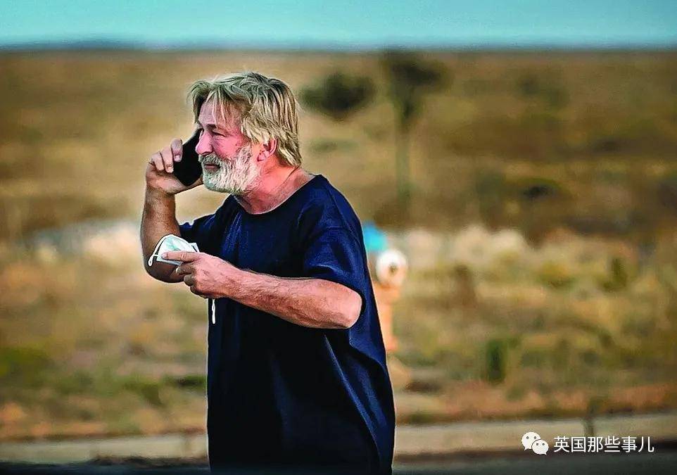 了真|电影道具枪里被装了真子弹!美国老牌演员片场意外走火,一死一伤!