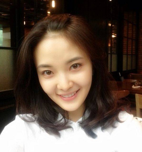 从小父母离异,18岁出道一剧成名,多年演戏不温不火,如今还美_何苗