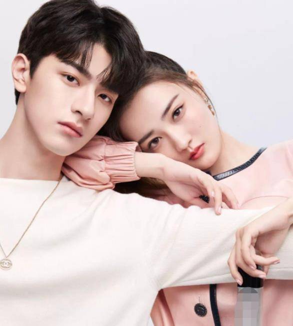 身材苗条 26岁徐璐穿热裤跳舞，肚子露出一截毫无赘肉，笔直白皙美腿太抢镜