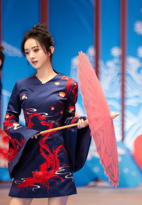 赵丽颖 国产高定真挺顶的,穿在赵丽颖的身上,感觉更加分了,很养眼