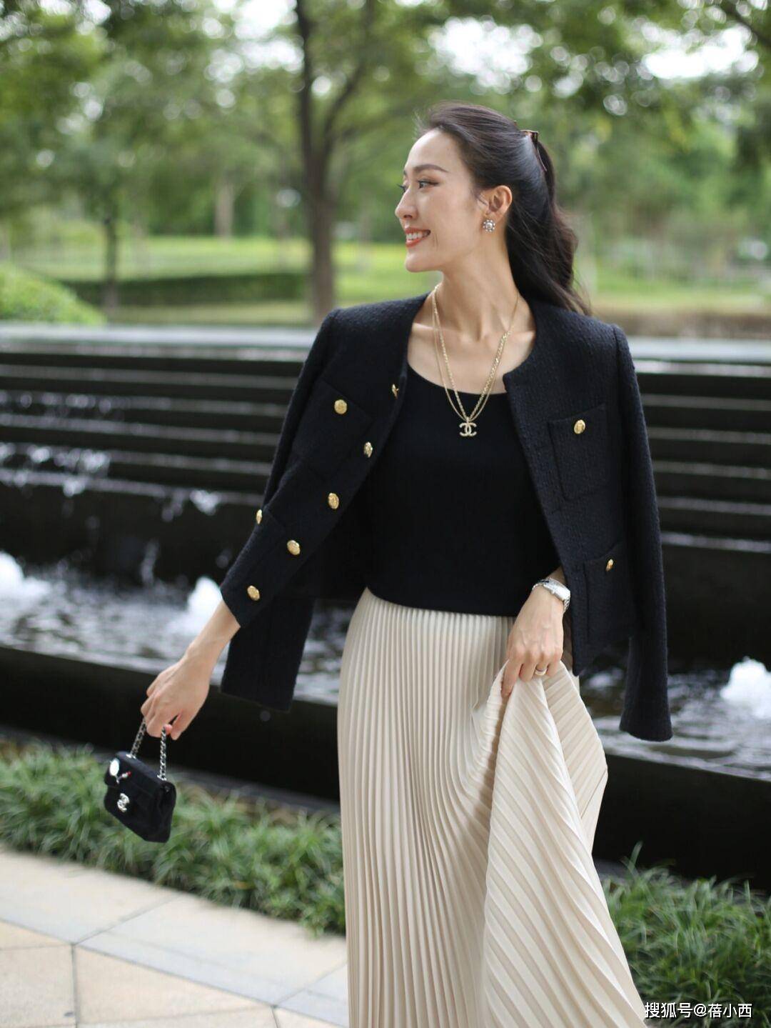 黑色 建议40+女性多穿“小香风外套”，搭配半身裙优雅，搭配裤子时髦