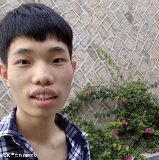 原创普通吃鸡主播下播后的生活原来是这样的