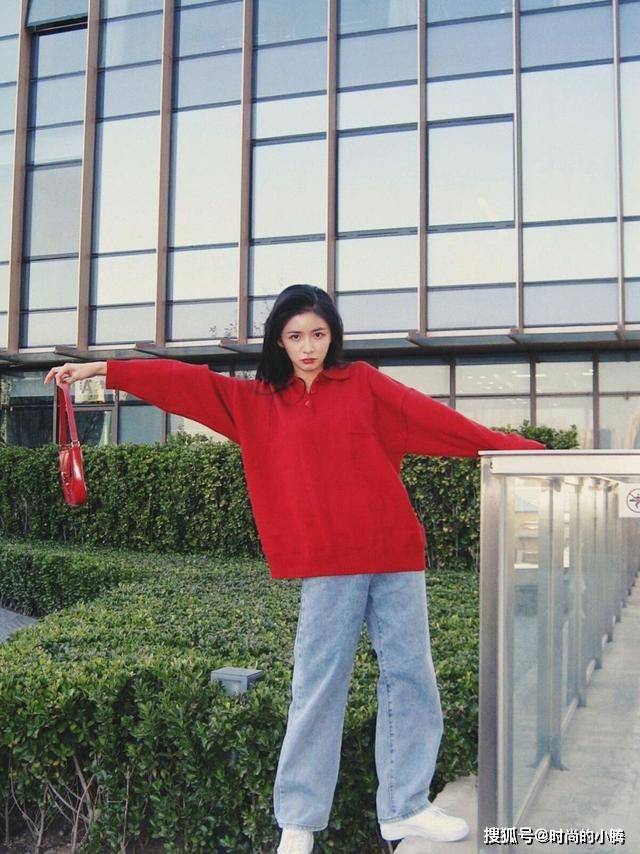 卫衣 蔡卓宜越来越有“明星范”，就算身上服装松垮垮，也显俏丽