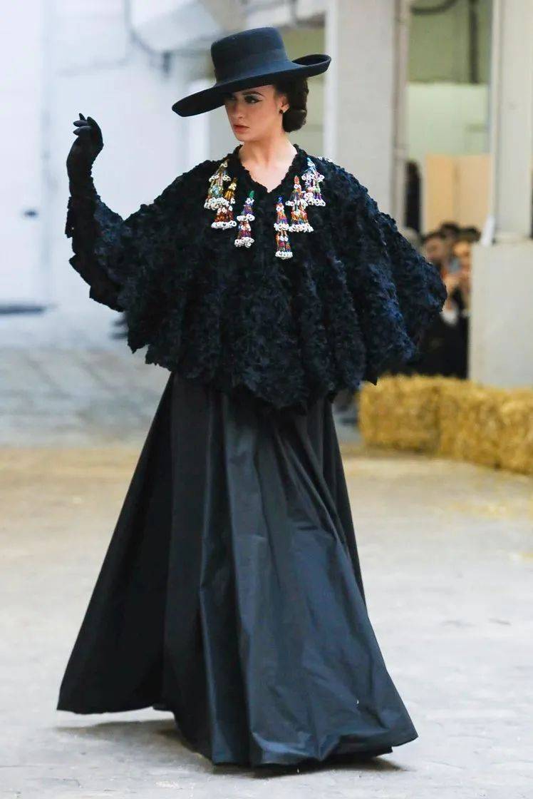 戏剧性 如此戏剧性的舞台表演,原来都是时装秀!