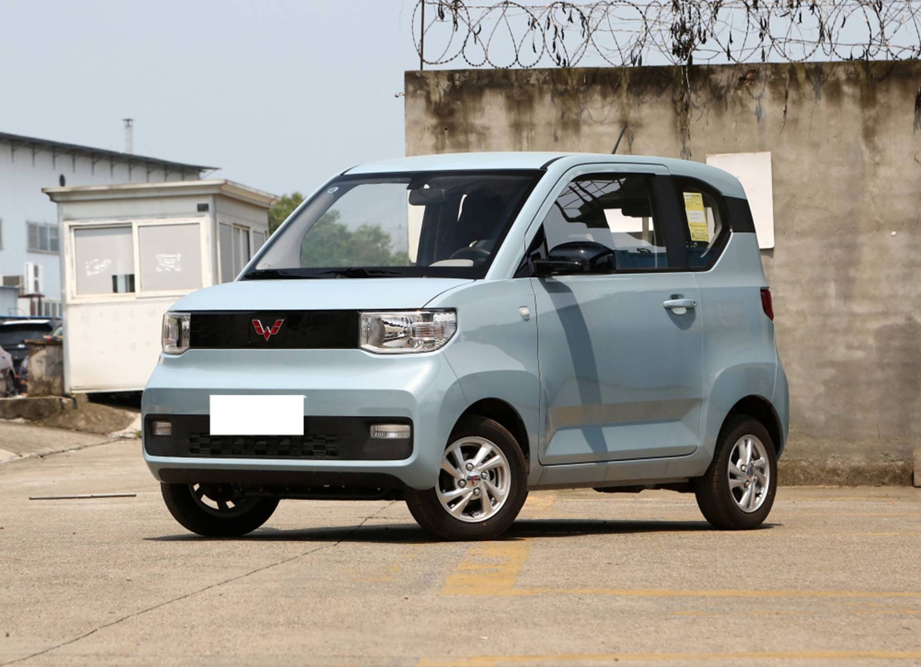 五菱宏光mini被宝马mini追尾,车祸现场曝光,宝马车主:没眼见人