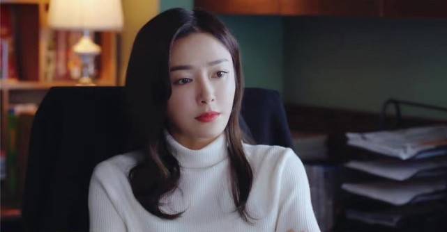 职场 秦岚新剧大爆火！穿职场装美过刘涛袁泉，刚一开播就靠穿搭赢了